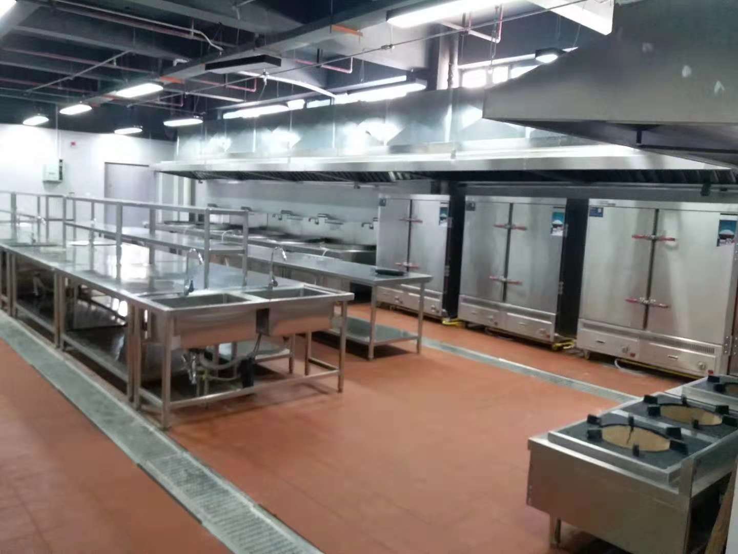 成都大型工廠食堂廚房設備廠家告訴你食堂設計需要遵守的規(guī)則
